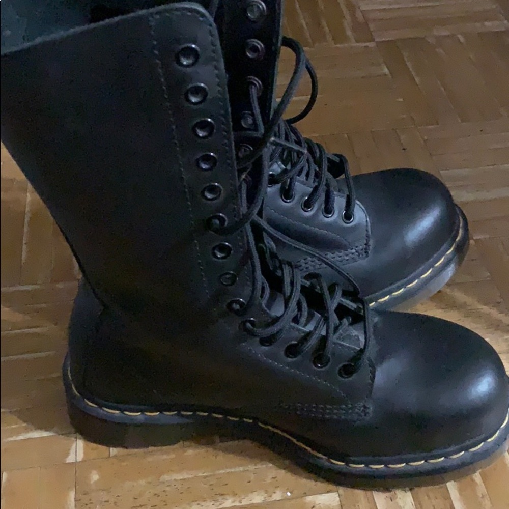 Dr Martens 14 hole black boots